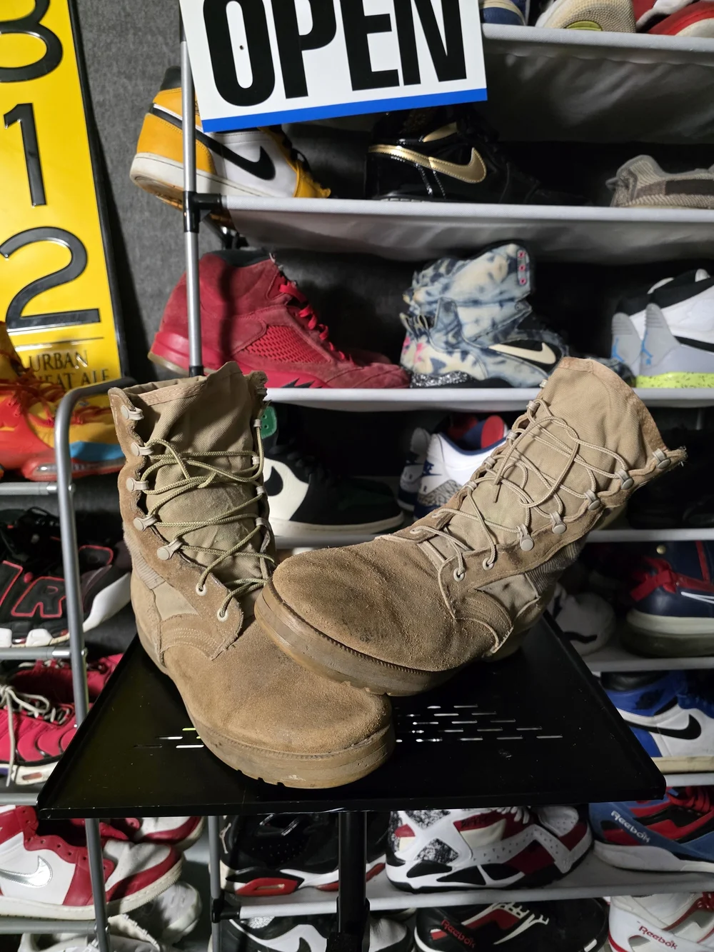 🔥 Vibram Men's Size 10 Tan Suede Tactical Lace-Up Boots